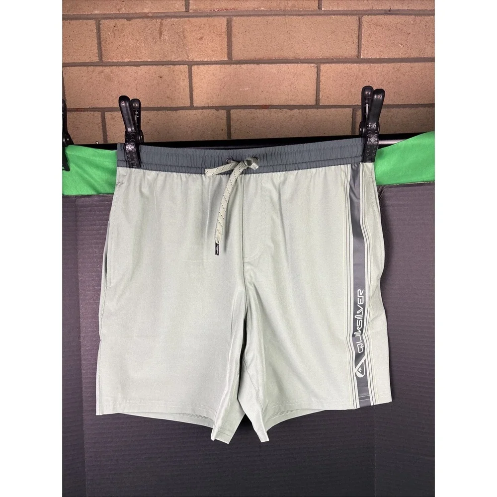 NWT Quiksilver Mens Swim Trunks Green Size L Stretch UPF 50 Regular Fit